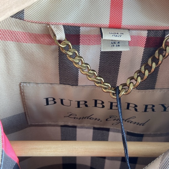 Burberry Runway laminated trench coat. US 4 - Picture 9 of 17